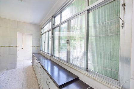 Casa à venda com 240m², 4 quartos e 2 vagasCozinha