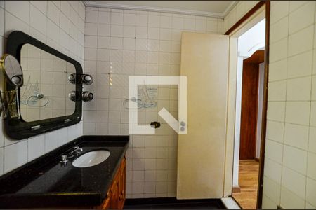 Casa à venda com 240m², 4 quartos e 2 vagasBanheiro da Suíte