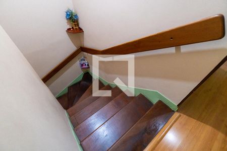 Casa à venda com 125m², 3 quartos e 2 vagasEscada