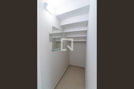 Casa para alugar com 187m², 3 quartos e 2 vagasEscada Detalhe