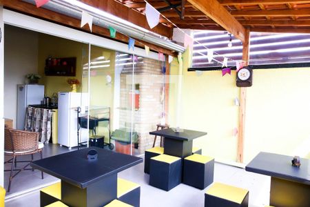 Casa à venda com 165m², 3 quartos e 2 vagas Casa à venda com 165m², 3 quartos e 2 vagasCobertura