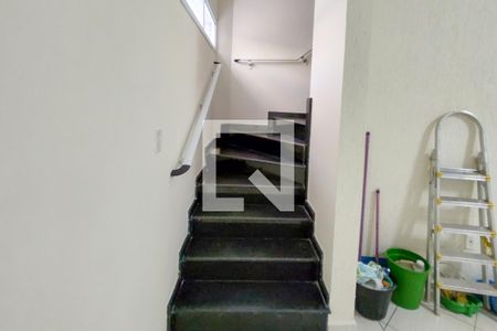 Escada de casa para alugar com 3 quartos, 136m² em Canto do Forte, Praia Grande