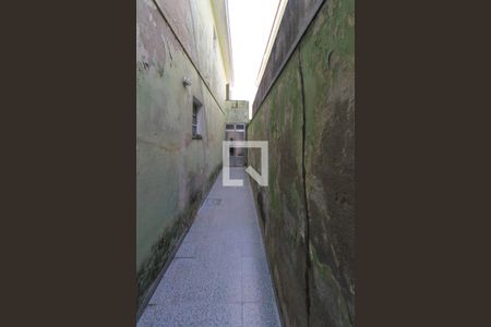 Casa à venda com 200m², 3 quartos e 2 vagasCorredor externo