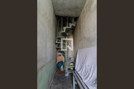 Casa à venda com 200m², 3 quartos e 2 vagasEscada