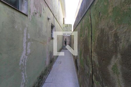 Casa à venda com 200m², 3 quartos e 2 vagasCorredor externo