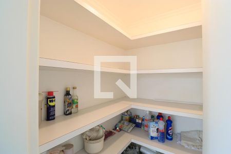 Casa para alugar com 790m², 4 quartos e 6 vagasDespensa