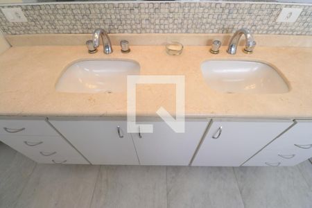 Casa para alugar com 790m², 4 quartos e 6 vagasDetalhe do Banheiro da Suíte 2