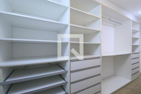 Casa para alugar com 790m², 4 quartos e 6 vagasCloset 1 da suíte 2