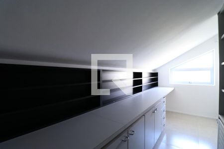 Casa para alugar com 790m², 4 quartos e 6 vagasDetalhe Biblioteca