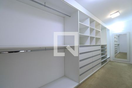Casa para alugar com 790m², 4 quartos e 6 vagasCloset 1 da suíte 2