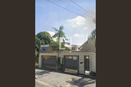 Casa para alugar com 790m², 4 quartos e 6 vagasFachada
