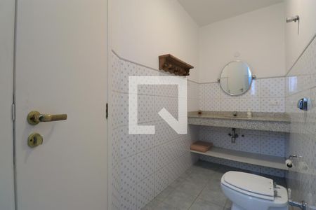 Casa para alugar com 790m², 4 quartos e 6 vagasBanheiro da Edicula