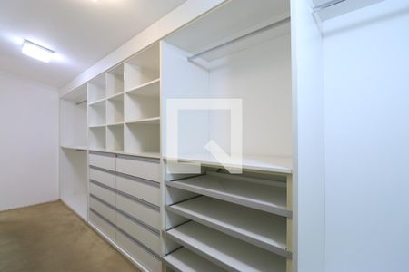 Casa para alugar com 790m², 4 quartos e 6 vagasCloset 1 da suíte 2