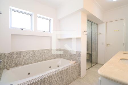 Casa para alugar com 790m², 4 quartos e 6 vagasBanheiro da Suíte 2