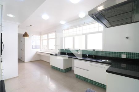 Casa para alugar com 790m², 4 quartos e 6 vagasCozinha