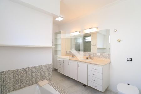 Casa para alugar com 790m², 4 quartos e 6 vagasBanheiro da Suíte 2