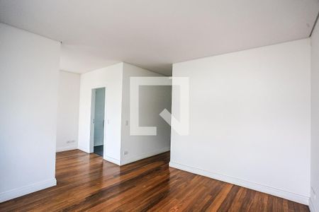 Sala de TV de casa de condomínio à venda com 4 quartos, 324m² em Vila Morumbi, São Paulo