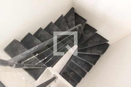 Apartamento à venda com 69m², 2 quartos e 1 vaga Apartamento à venda com 69m², 2 quartos e 1 vagaEscada