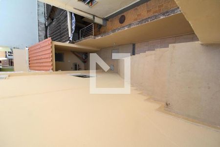 Casa de condomínio à venda com 120m², 3 quartos e 2 vagasEscada de Acesso