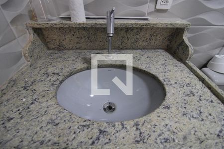 Casa de condomínio à venda com 120m², 3 quartos e 2 vagasBanheiro Social