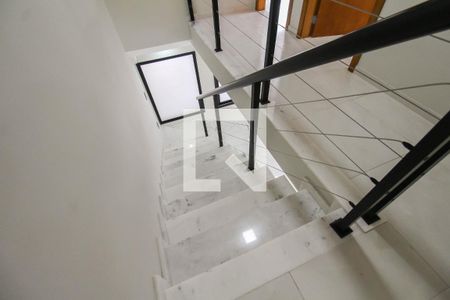 Casa para alugar com 175m², 3 quartos e 2 vagas Casa para alugar com 175m², 3 quartos e 2 vagasEscada