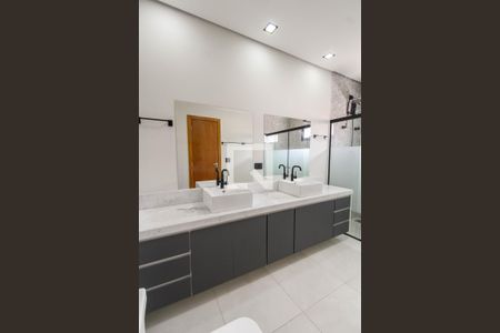 Casa para alugar com 175m², 3 quartos e 2 vagas Casa para alugar com 175m², 3 quartos e 2 vagasBanheiro da Suíte 3