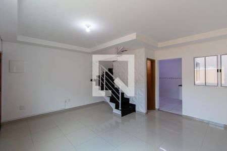 Sala de casa de condomínio para alugar com 3 quartos, 140m² em Vila Granada, São Paulo