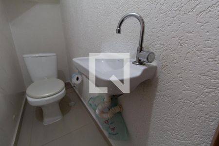 Lavabo de casa de condomínio para alugar com 3 quartos, 140m² em Vila Granada, São Paulo
