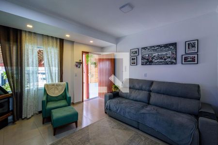 Sala de casa à venda com 2 quartos, 83m² em Guarujá, Porto Alegre