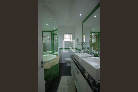 Apartamento à venda com 216m², 4 quartos e 3 vagasBanheiro