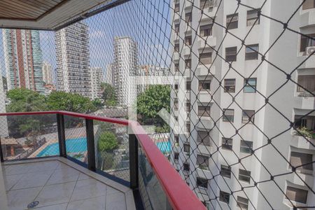 Apartamento à venda com 216m², 4 quartos e 3 vagasVaranda