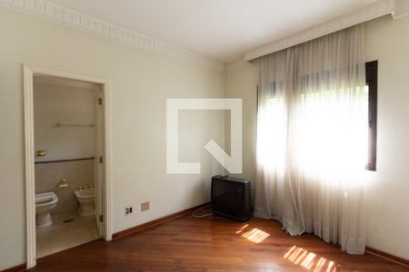 Apartamento à venda com 335m², 4 quartos e 6 vagasSuíte 2