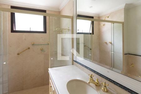 Apartamento à venda com 335m², 4 quartos e 6 vagasBanheiro da Suíte 3