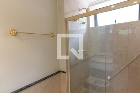 Apartamento à venda com 335m², 4 quartos e 6 vagasBanheiro da Suíte 2