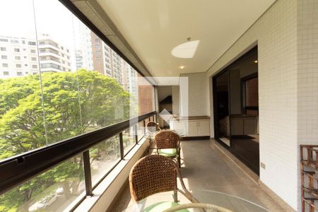 Apartamento à venda com 335m², 4 quartos e 6 vagasVaranda