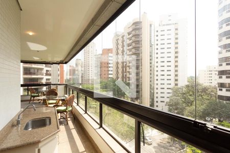 Apartamento à venda com 335m², 4 quartos e 6 vagasVaranda