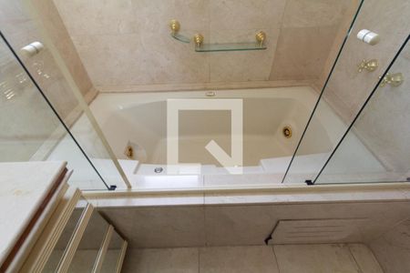 Apartamento à venda com 335m², 4 quartos e 6 vagasBanheiro da Suíte 4