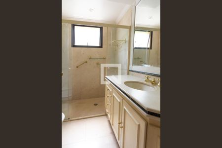 Apartamento à venda com 335m², 4 quartos e 6 vagasBanheiro da Suíte 3