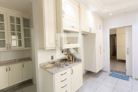 Apartamento à venda com 335m², 4 quartos e 6 vagasCozinha