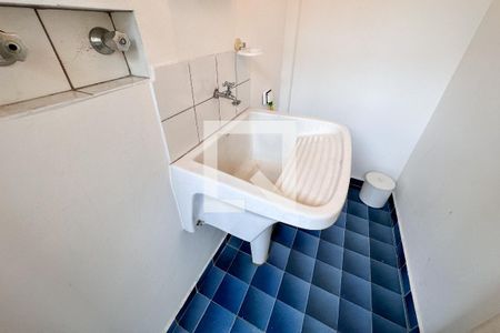 Apartamento para alugar com 112m², 2 quartos e sem vaga Apartamento para alugar com 112m², 2 quartos e sem vagaBanheiro de Serviço