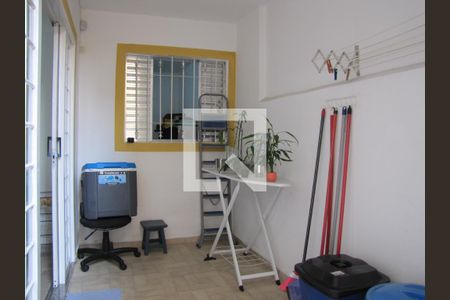 Casa à venda com 230m², 3 quartos e 2 vagasCorredor