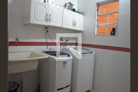 Casa à venda com 230m², 3 quartos e 2 vagasÁrea de Serviço