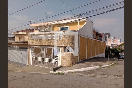 Casa à venda com 230m², 3 quartos e 2 vagas Casa à venda com 230m², 3 quartos e 2 vagasFachada