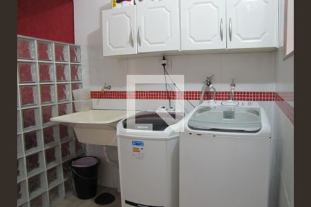 Casa à venda com 230m², 3 quartos e 2 vagasÁrea de Serviço