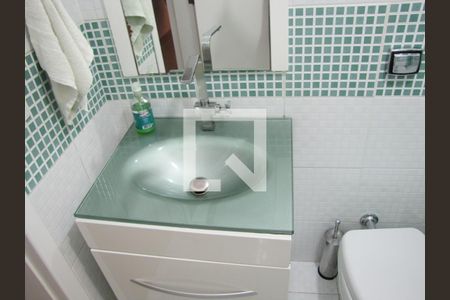Casa à venda com 230m², 3 quartos e 2 vagasBanheiro 2
