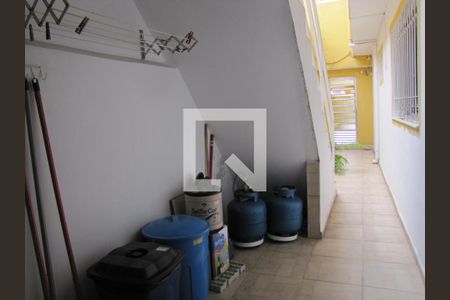 Casa à venda com 230m², 3 quartos e 2 vagasCorredor