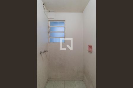 Banheiro de kitnet/studio à venda com 1 quarto, 28m² em Azenha, Porto Alegre
