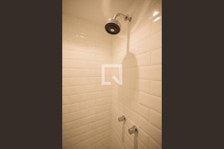 Casa de condomínio para alugar com 147m², 2 quartos e 2 vagas Casa de condomínio para alugar com 147m², 2 quartos e 2 vagasChuveiro do banheiro da suíte 1