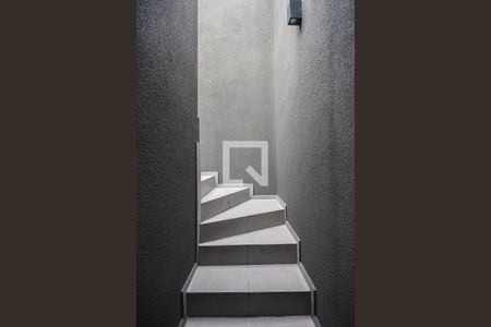 Casa de condomínio para alugar com 147m², 2 quartos e 2 vagas Casa de condomínio para alugar com 147m², 2 quartos e 2 vagasEscada de acesso para cobertura