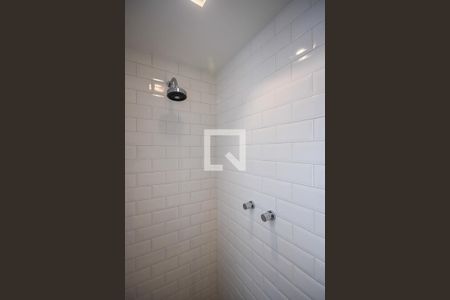 Casa de condomínio para alugar com 147m², 2 quartos e 2 vagas Casa de condomínio para alugar com 147m², 2 quartos e 2 vagasChuveiro do banheiro da suíte 2